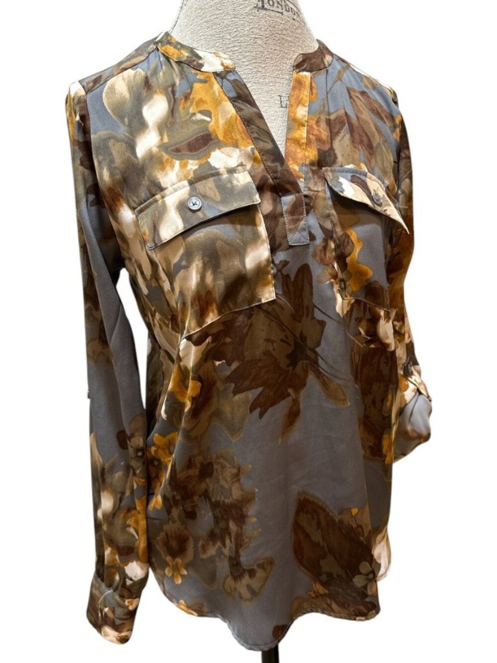 Simply Vera Vera Wang Women's M Abstract Black White Gray Roll Tab Sleeve Blouse